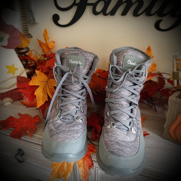 Exclusive! Tony Little Cheeks Fit Body Sneaker Boot with Energy Pad. - Picture 2 of 7